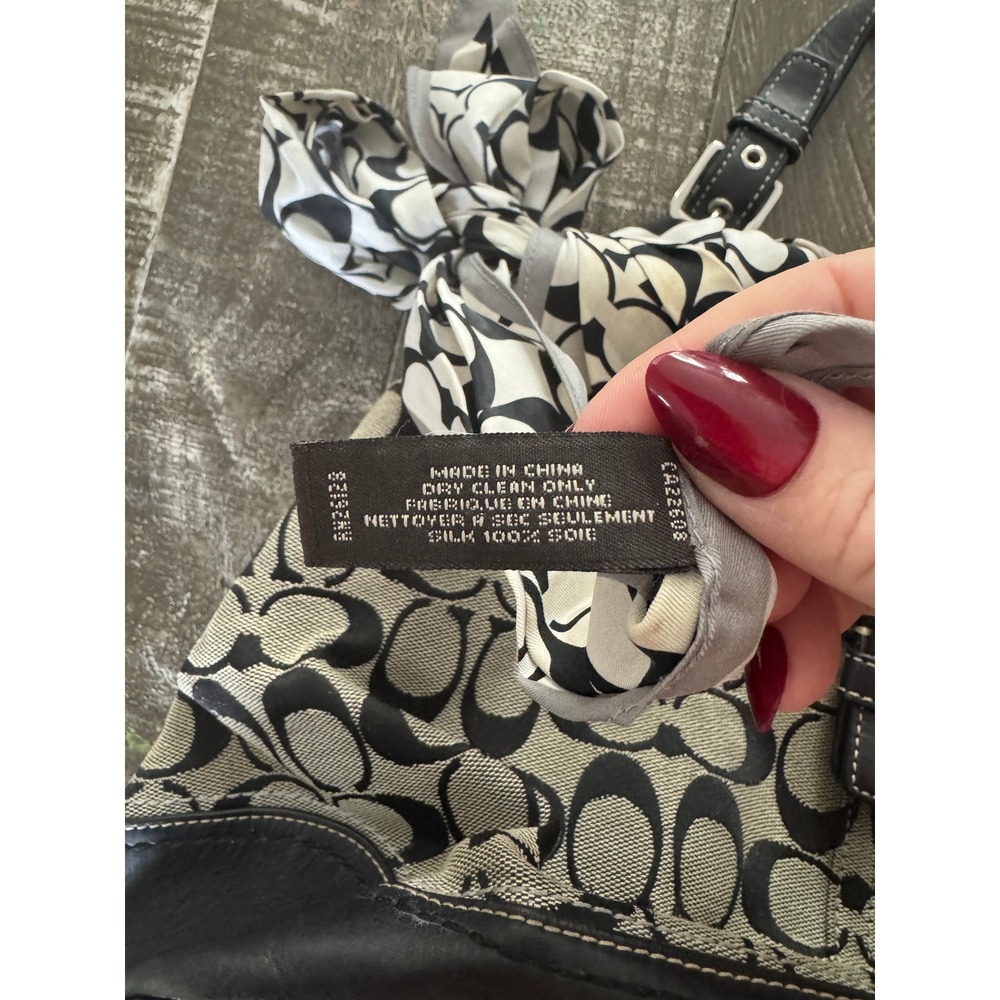 COACH Vintage Y2k Hampton Signature Canvas Shoulder Bag B/W Coach Scarf - Picture 11 of 14
